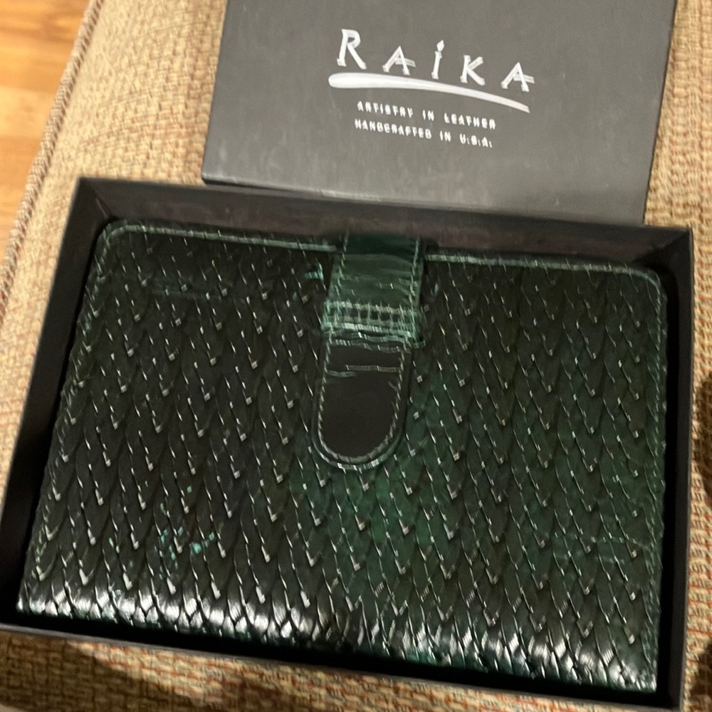 Women's Woven Leather Wallet - Dark Green